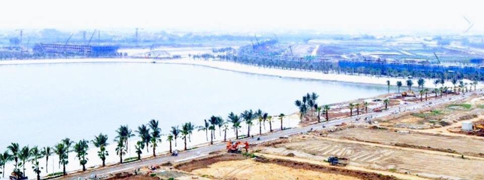 Một góc hồ Vinhomes Gia Lâm đang được hình thành